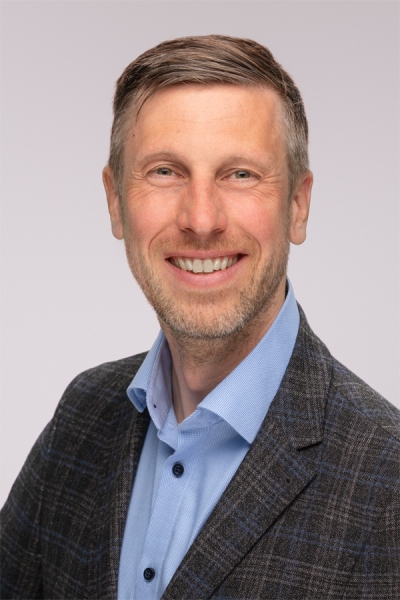 Stefan-Lau_hoch_1
